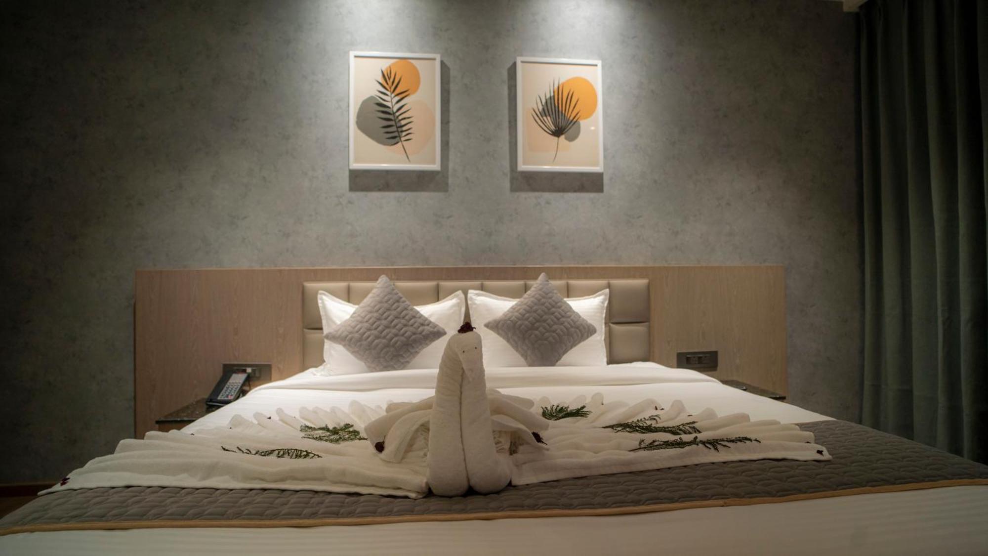 Hotel Tulips Grand Hyderabad Esterno foto