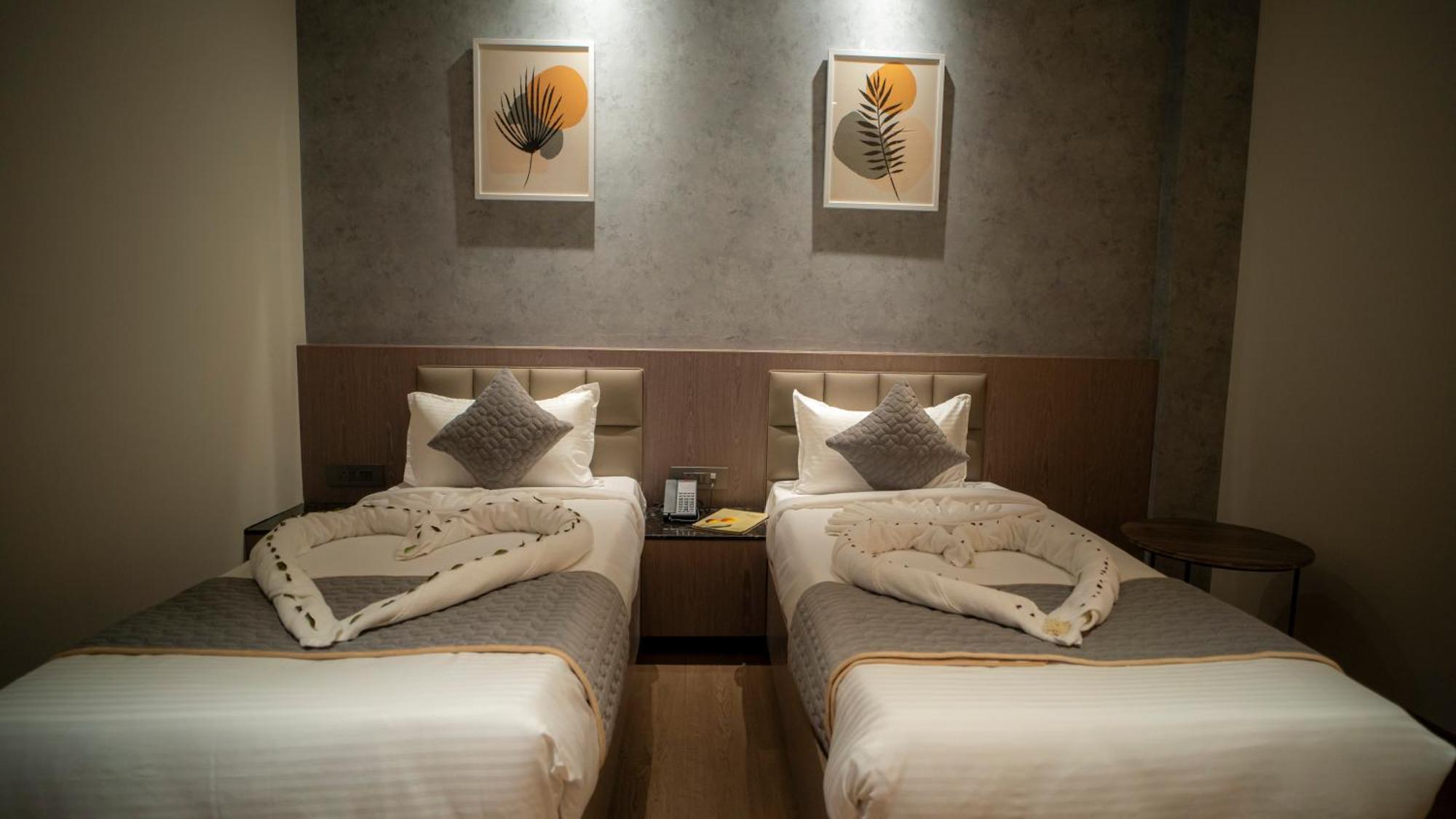 Hotel Tulips Grand Hyderabad Esterno foto