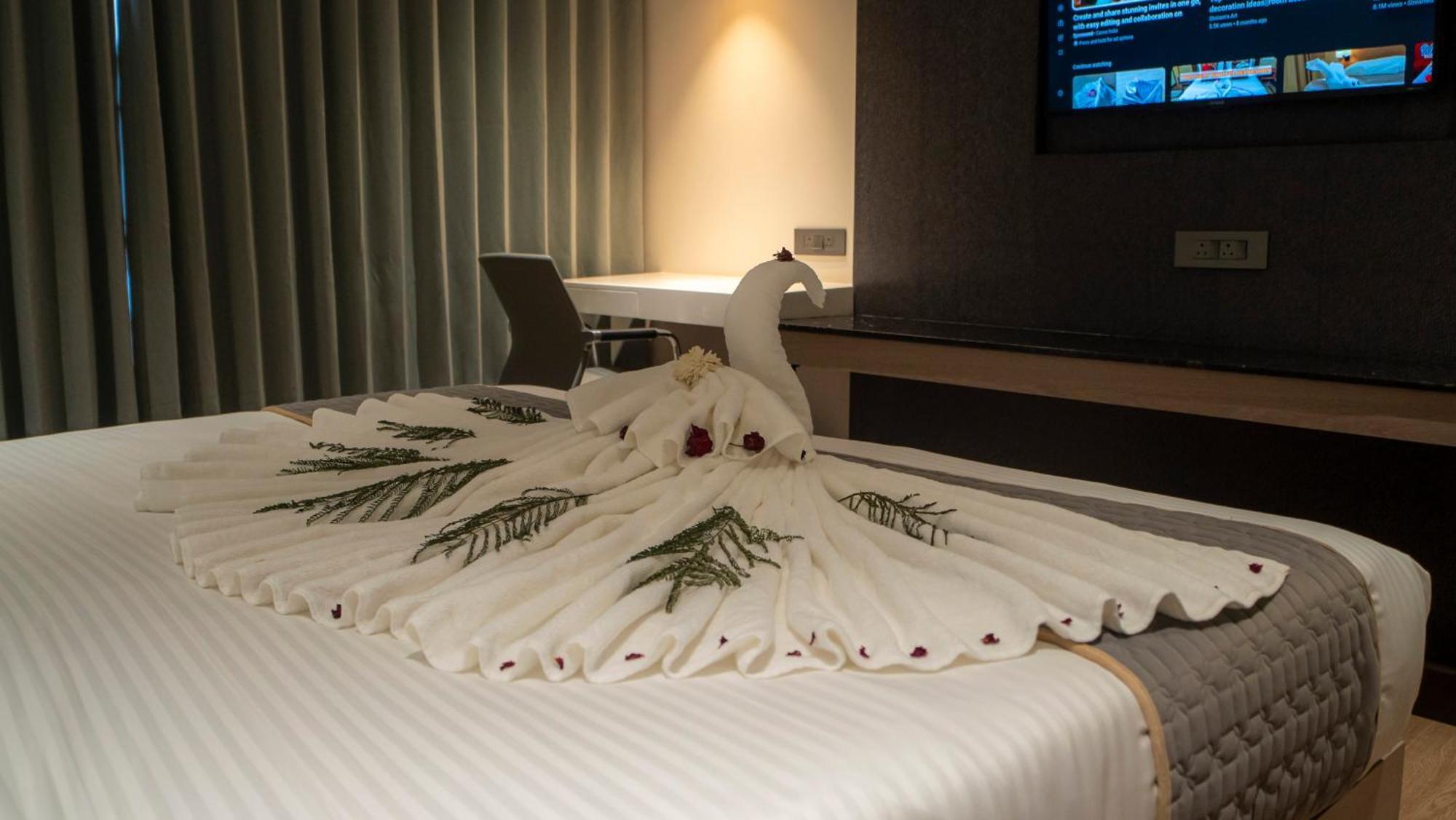 Hotel Tulips Grand Hyderabad Esterno foto