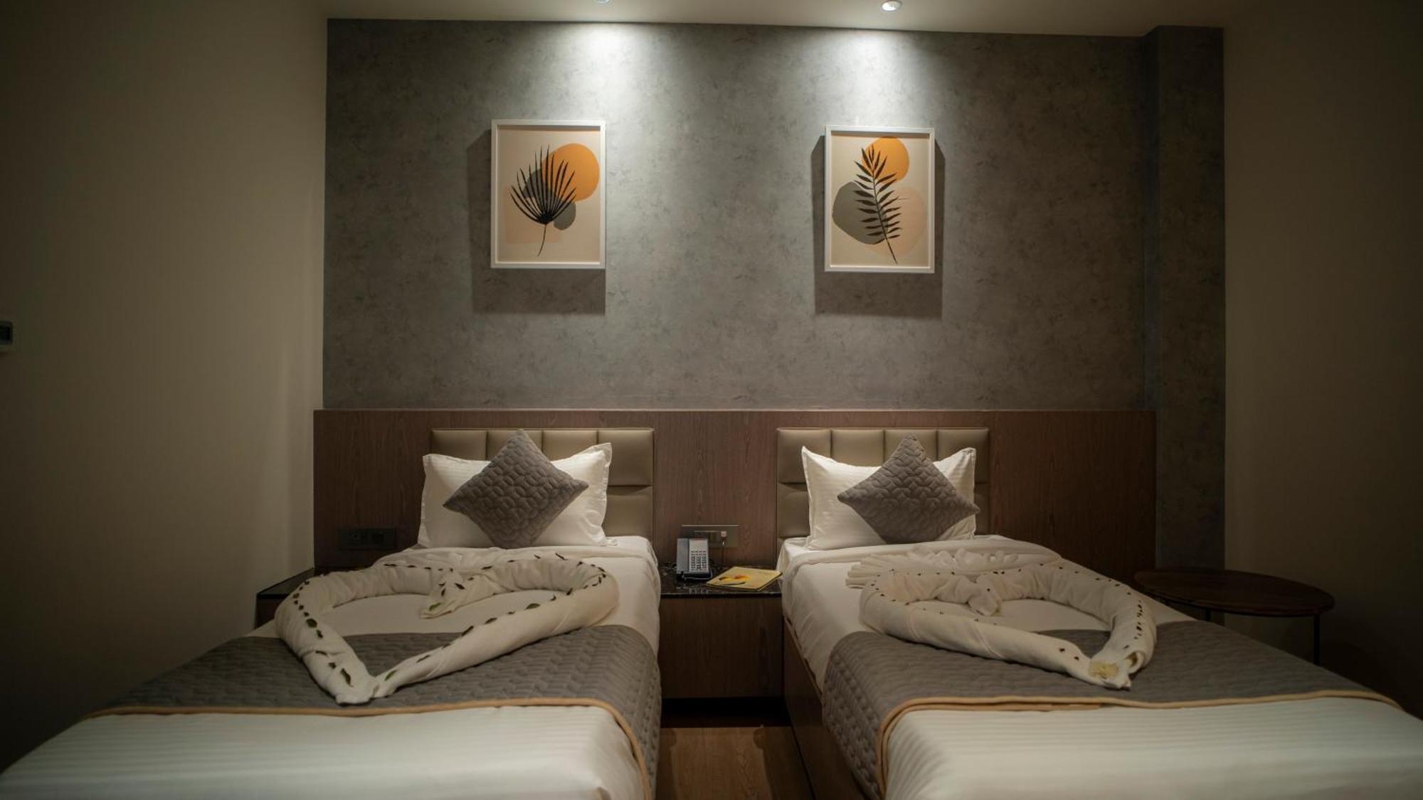 Hotel Tulips Grand Hyderabad Esterno foto