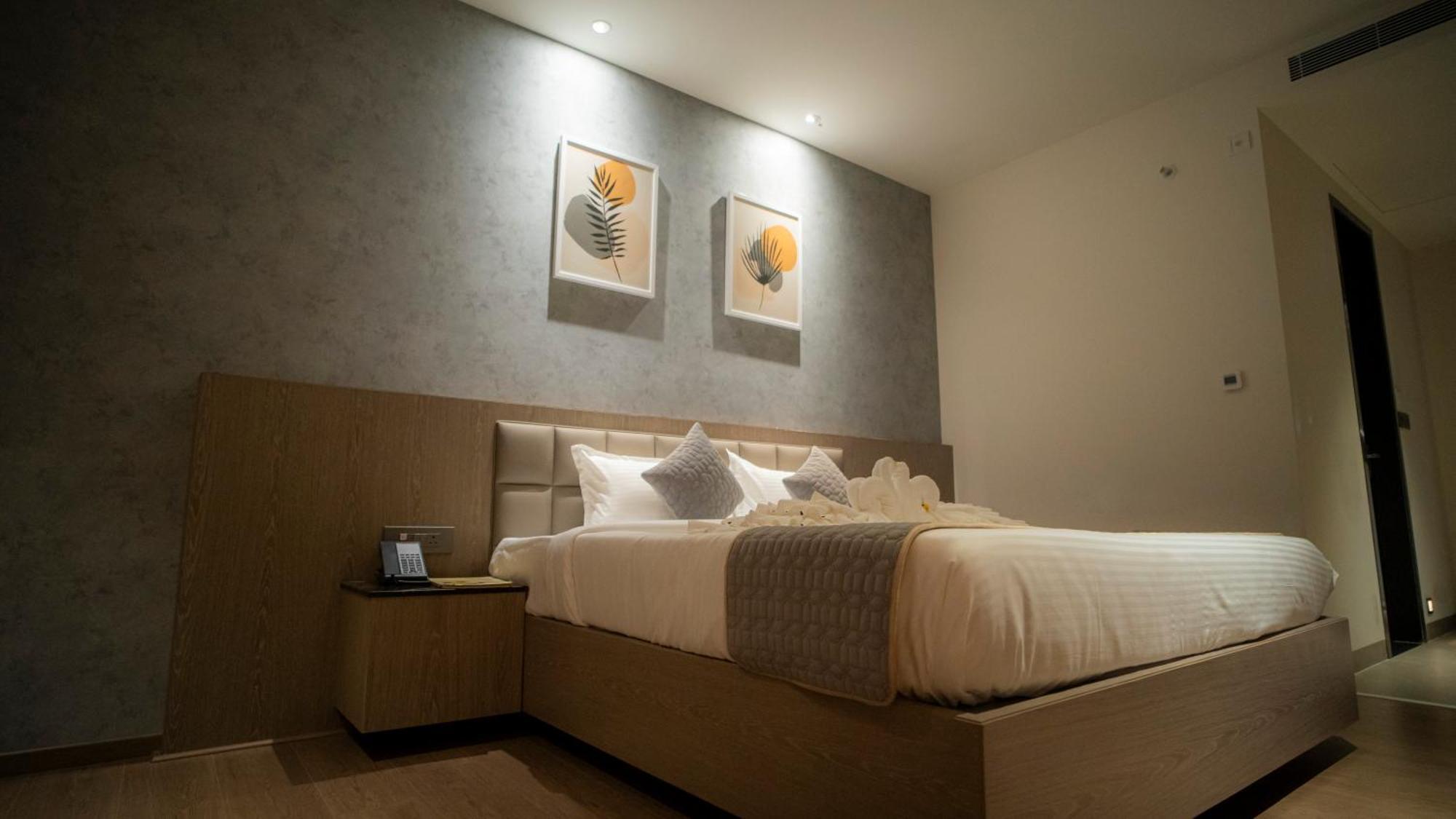 Hotel Tulips Grand Hyderabad Esterno foto