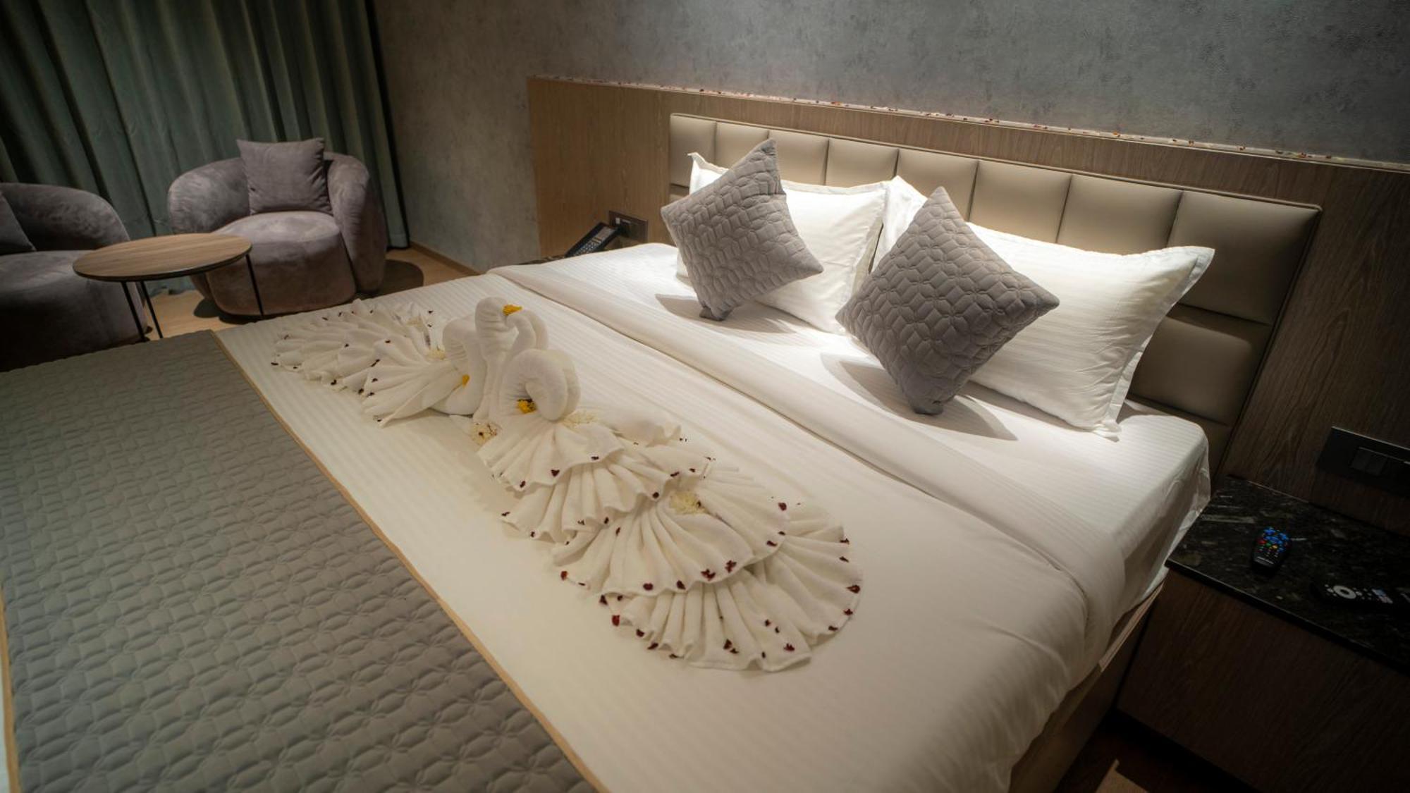 Hotel Tulips Grand Hyderabad Esterno foto