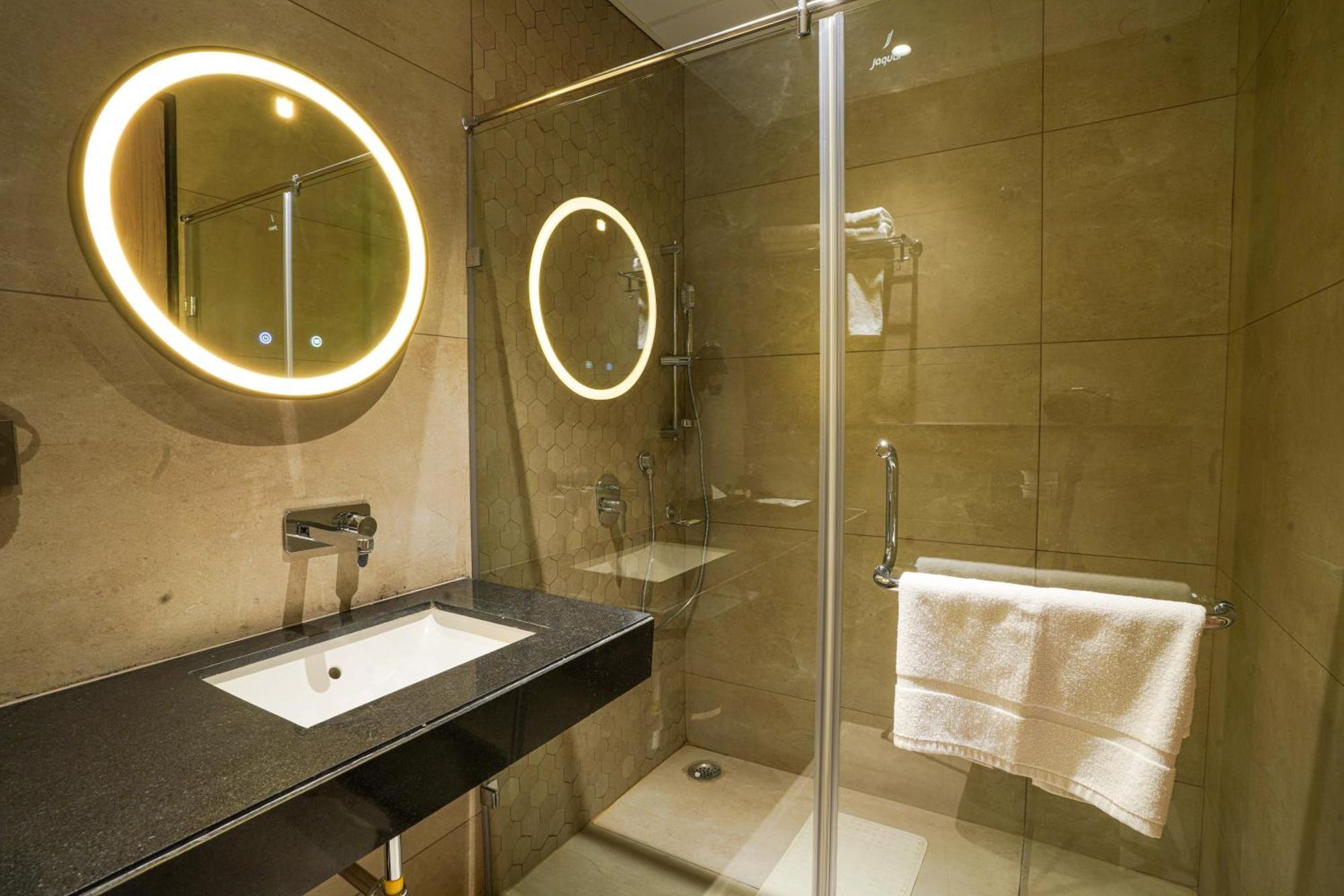 Hotel Tulips Grand Hyderabad Esterno foto