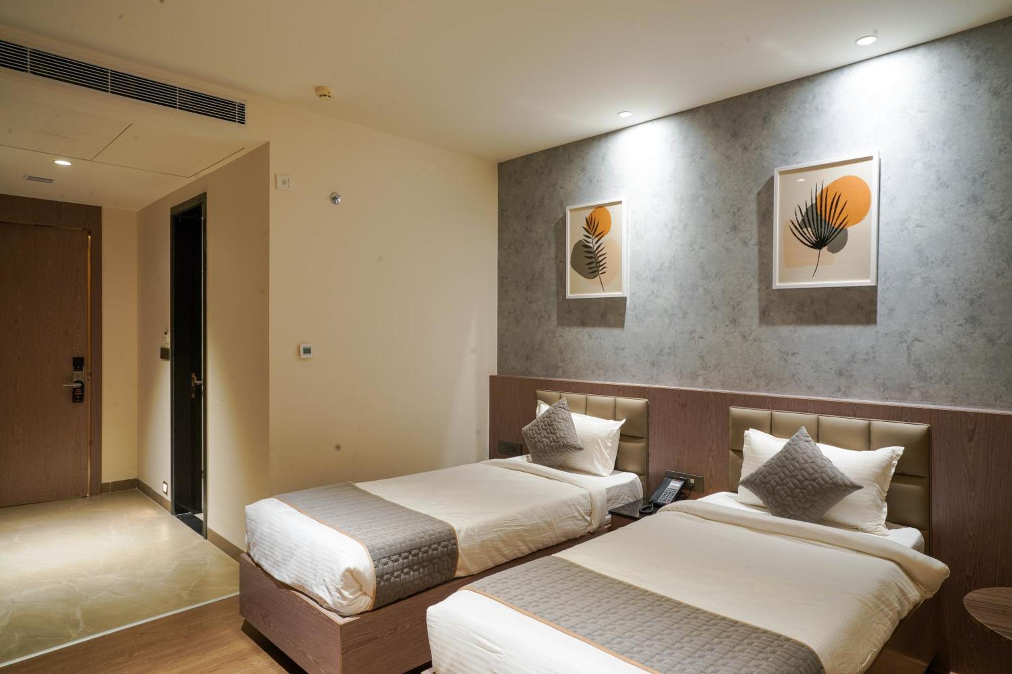 Hotel Tulips Grand Hyderabad Esterno foto
