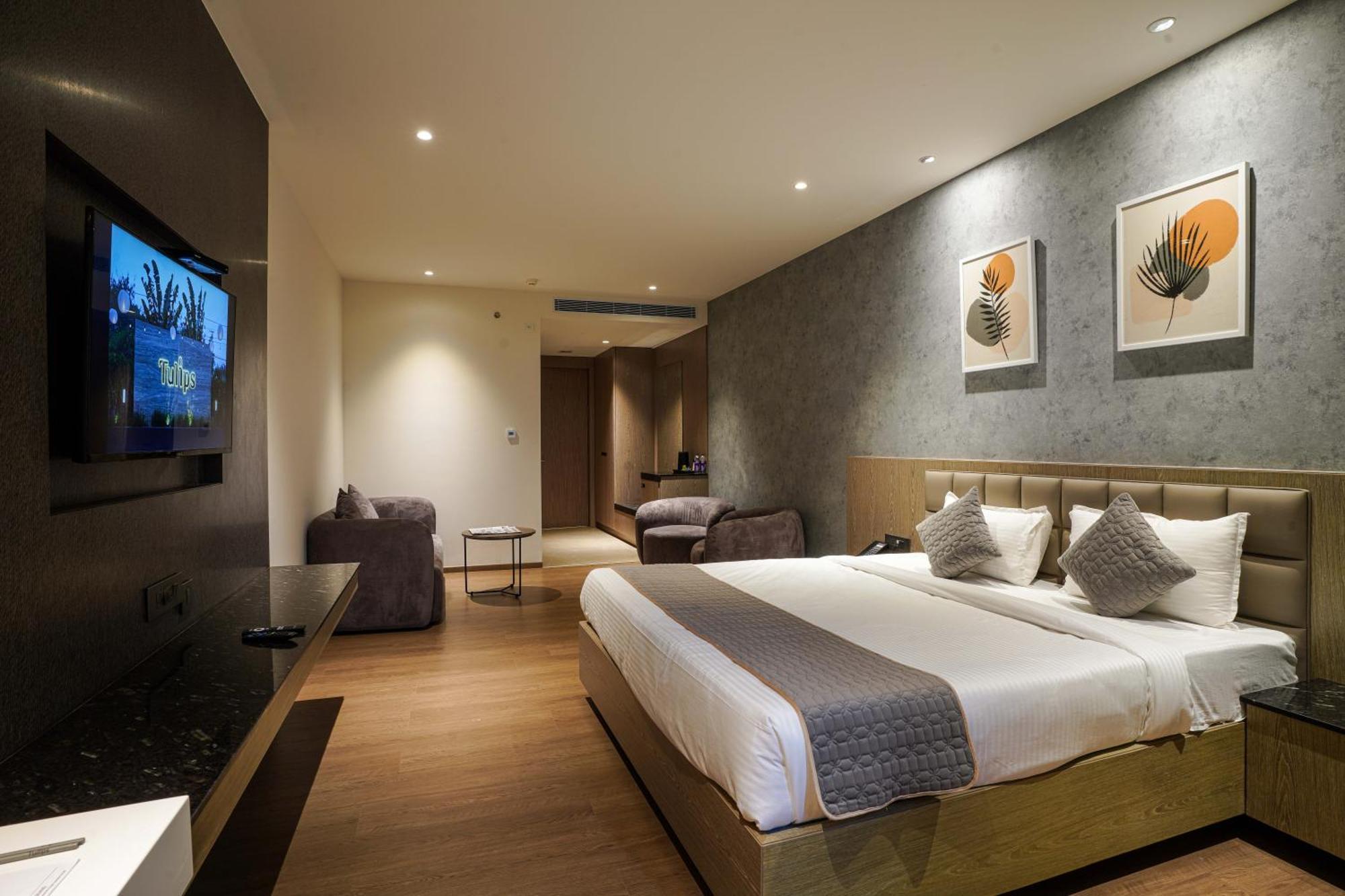 Hotel Tulips Grand Hyderabad Esterno foto