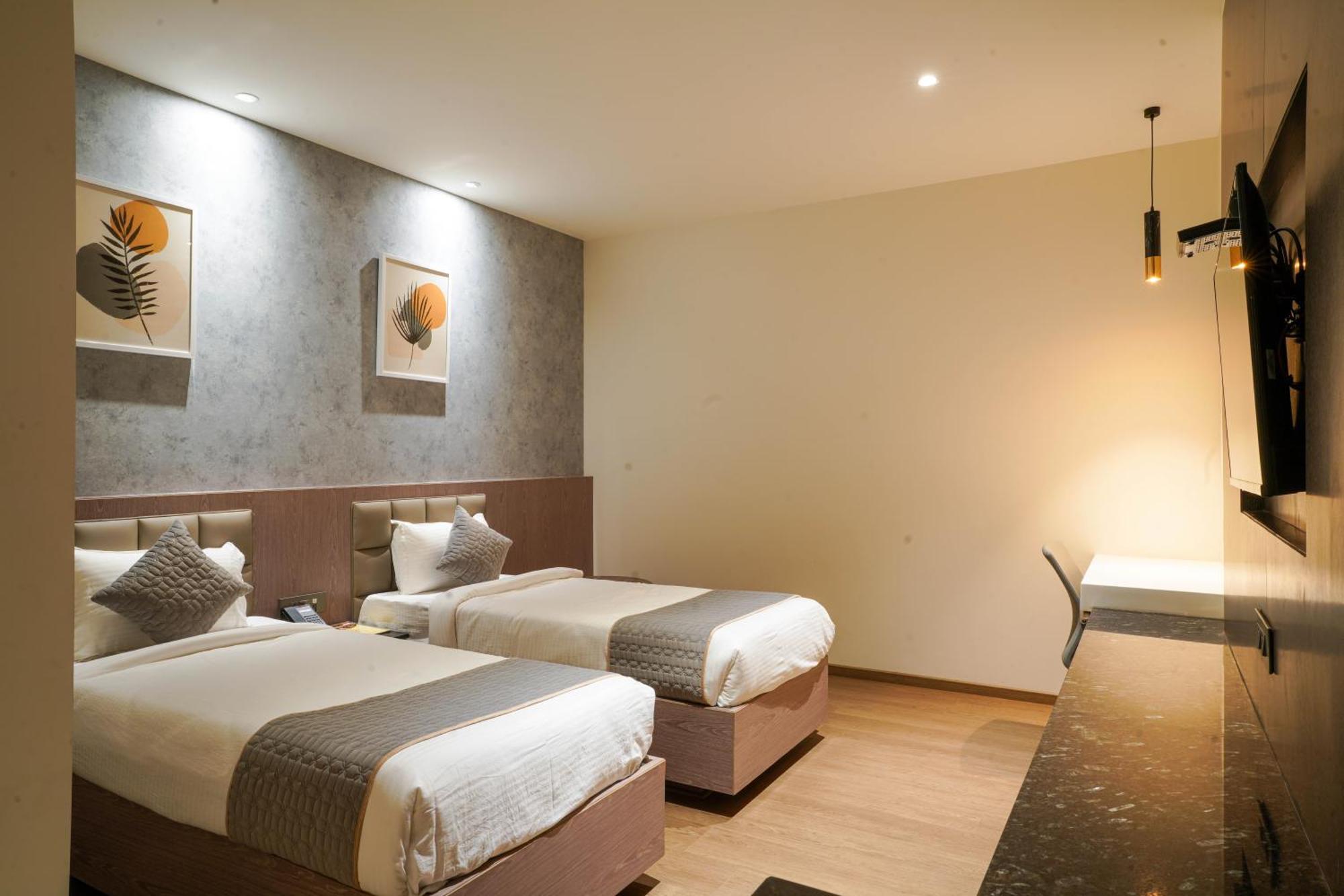 Hotel Tulips Grand Hyderabad Esterno foto