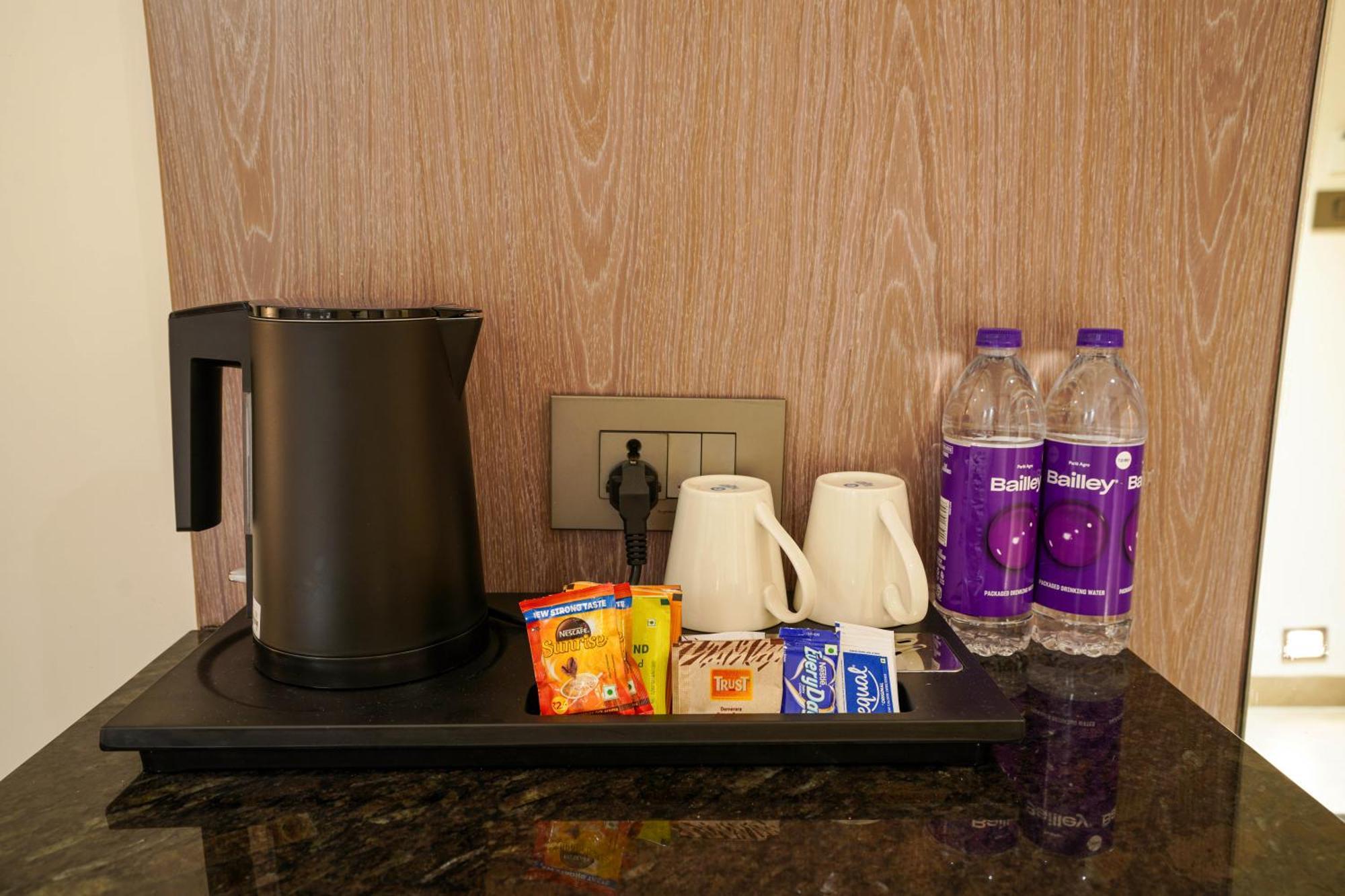Hotel Tulips Grand Hyderabad Esterno foto