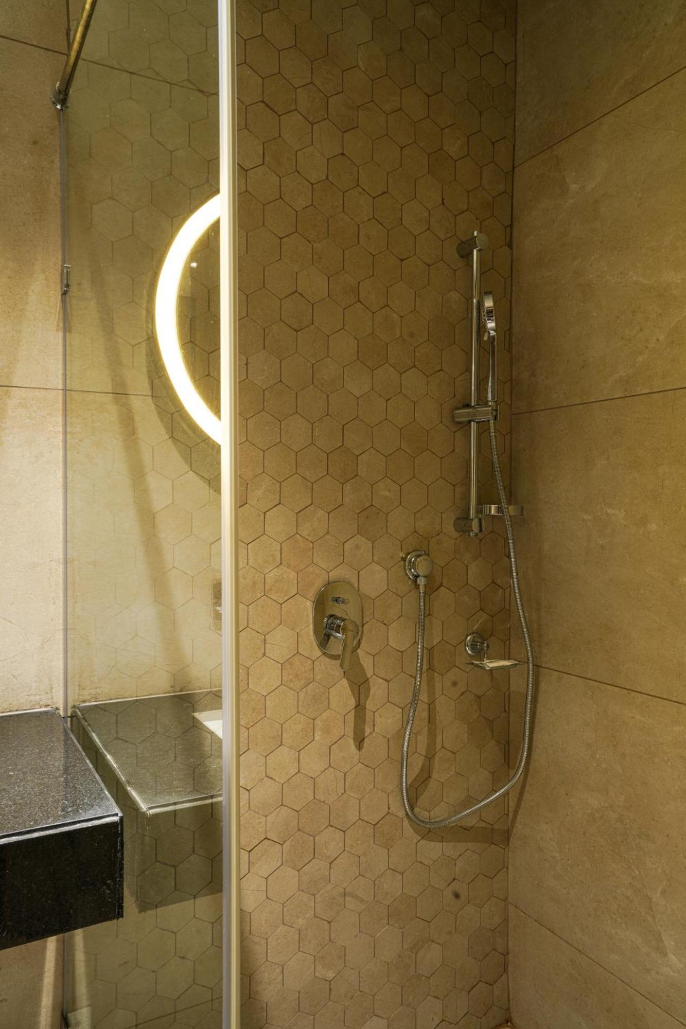 Hotel Tulips Grand Hyderabad Esterno foto