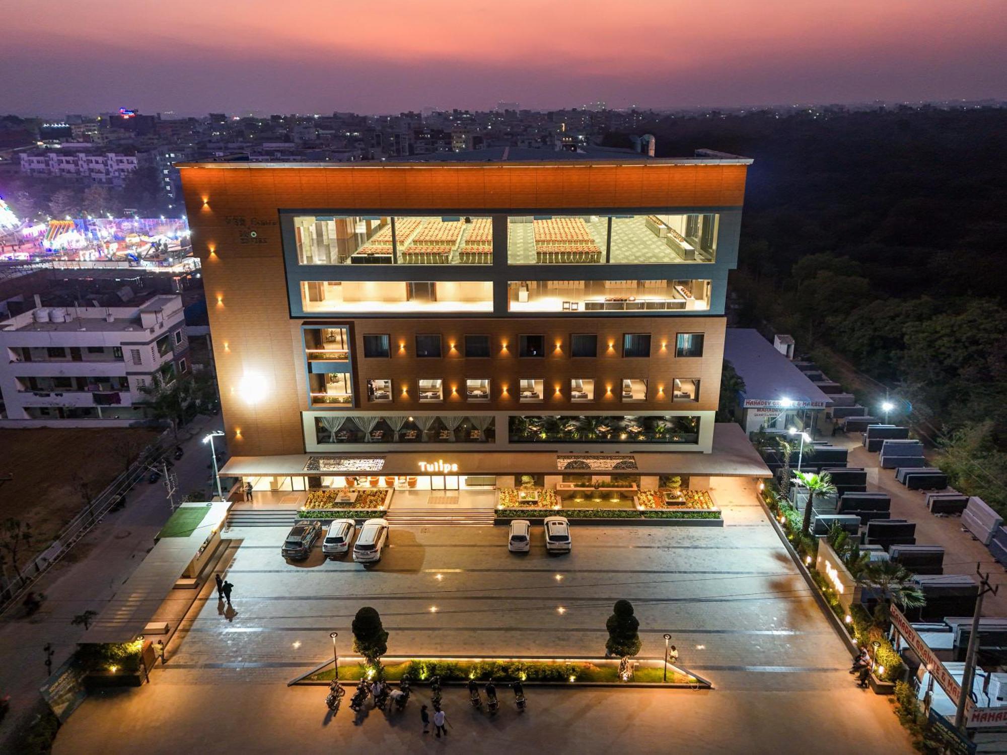 Hotel Tulips Grand Hyderabad Esterno foto